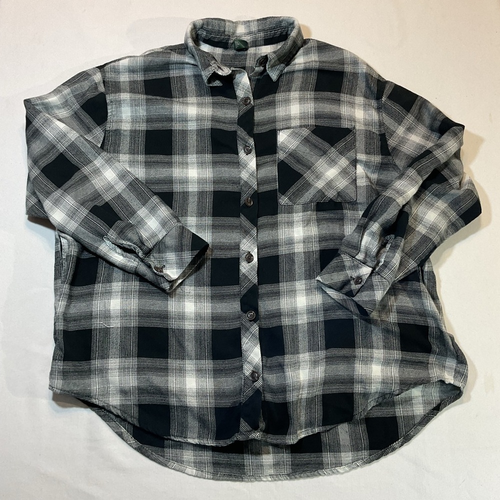 Wild Fable Black/White Flannel Size M Button‎ Up, Loose Fit Black Buttons